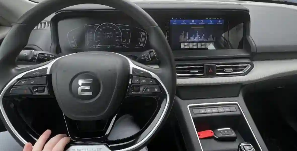 Новость Она за рулем» изучает EVOLUTE&nbsp;i‑PRO и новый маршрут